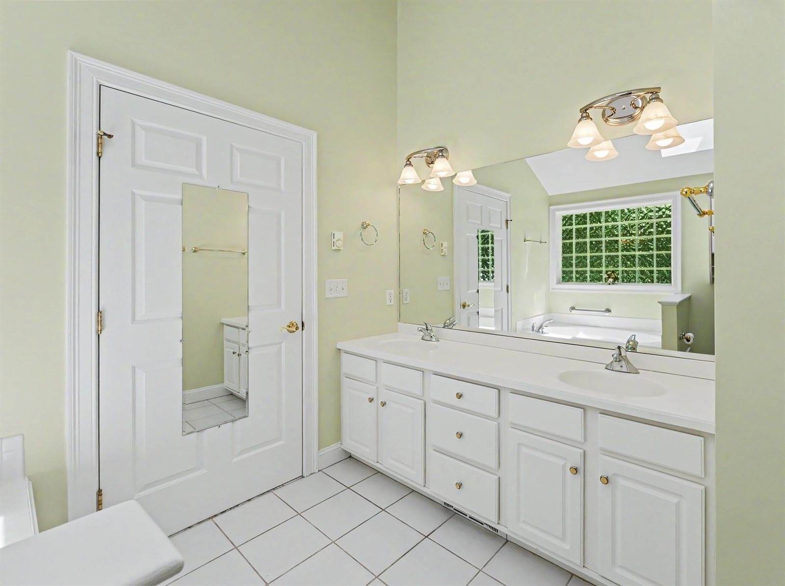 143 Hampton Meadows, Hampton, NH 03842