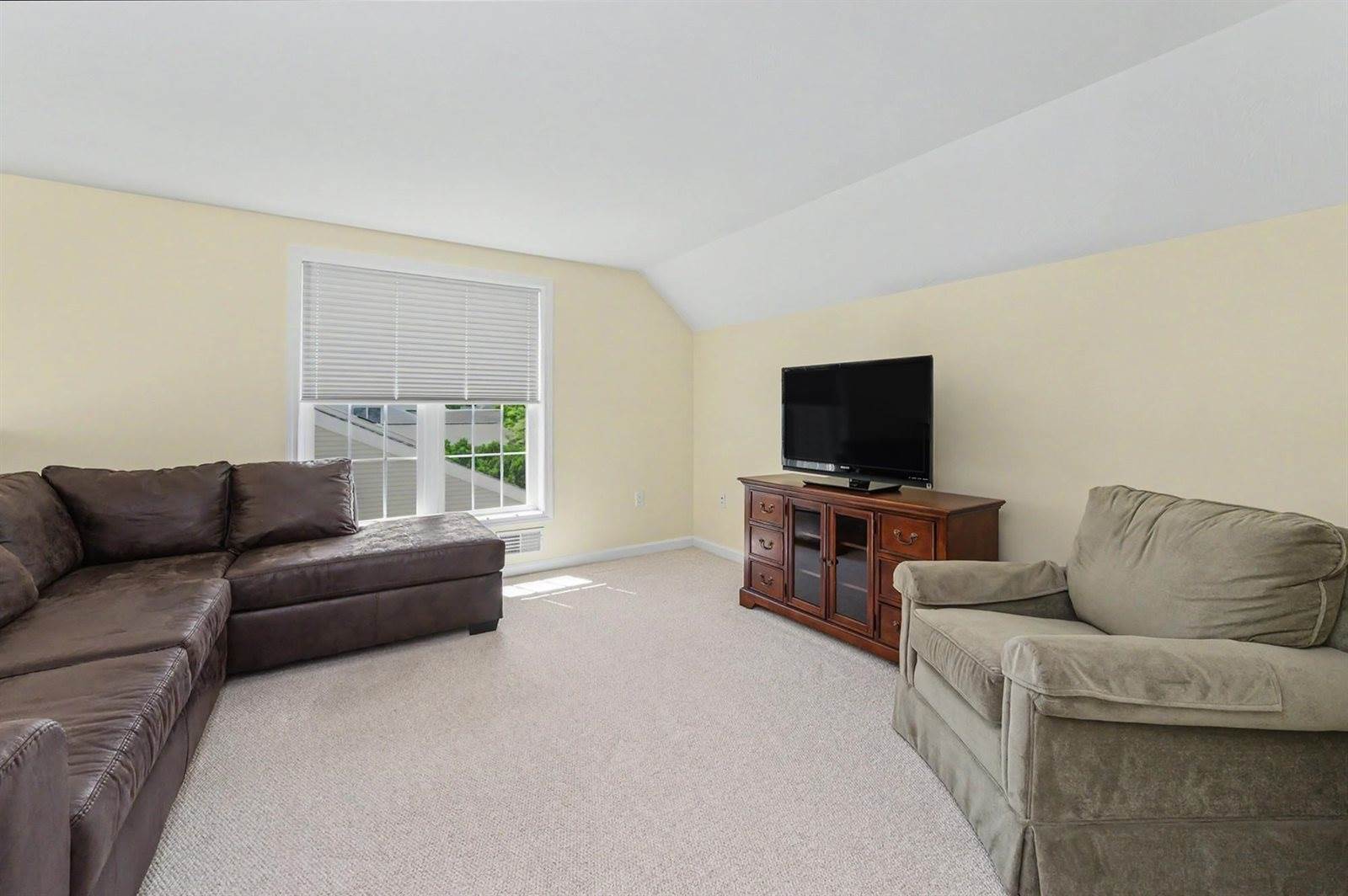 143 Hampton Meadows, Hampton, NH 03842