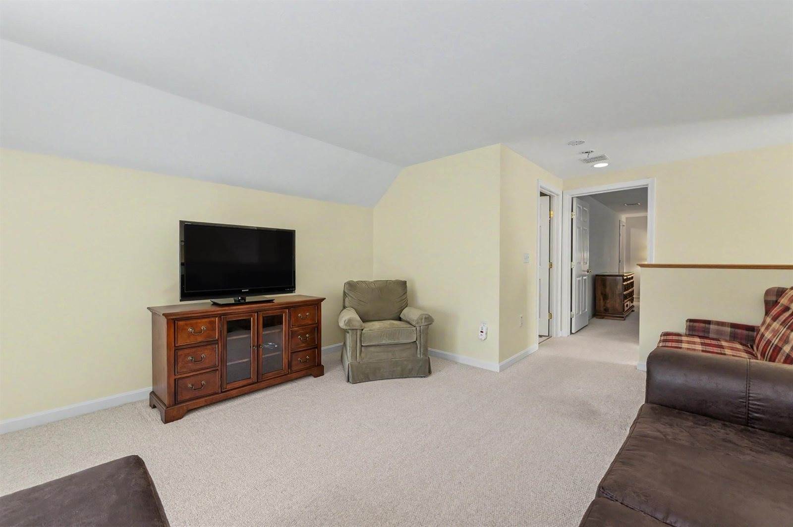 143 Hampton Meadows, Hampton, NH 03842