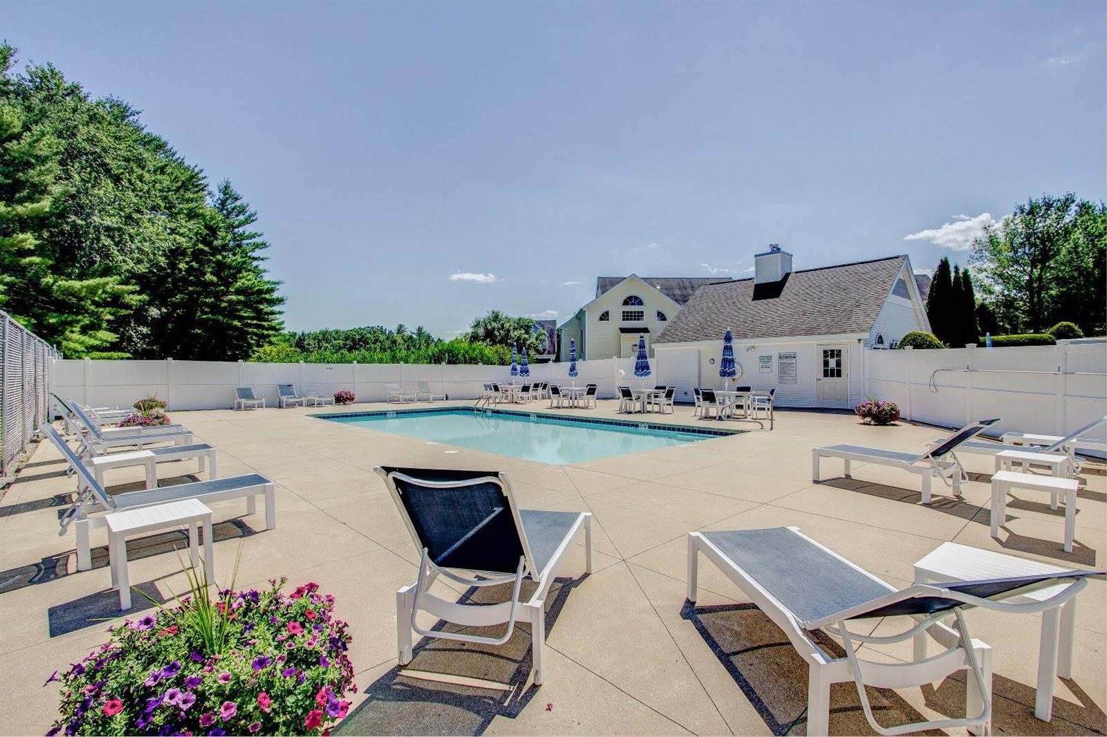 143 Hampton Meadows, Hampton, NH 03842
