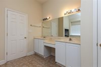 99 Heartland Ln, Memphis, TN 38109