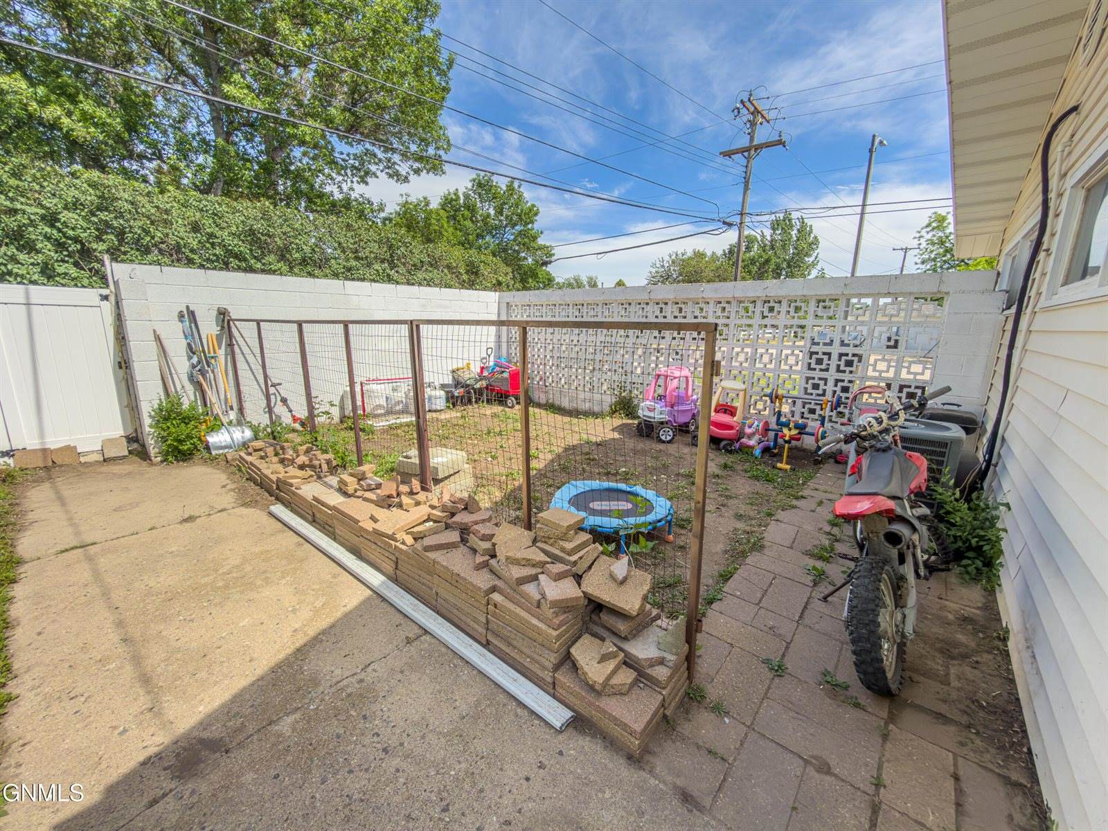 1414 6th Street West, Williston, ND 58801