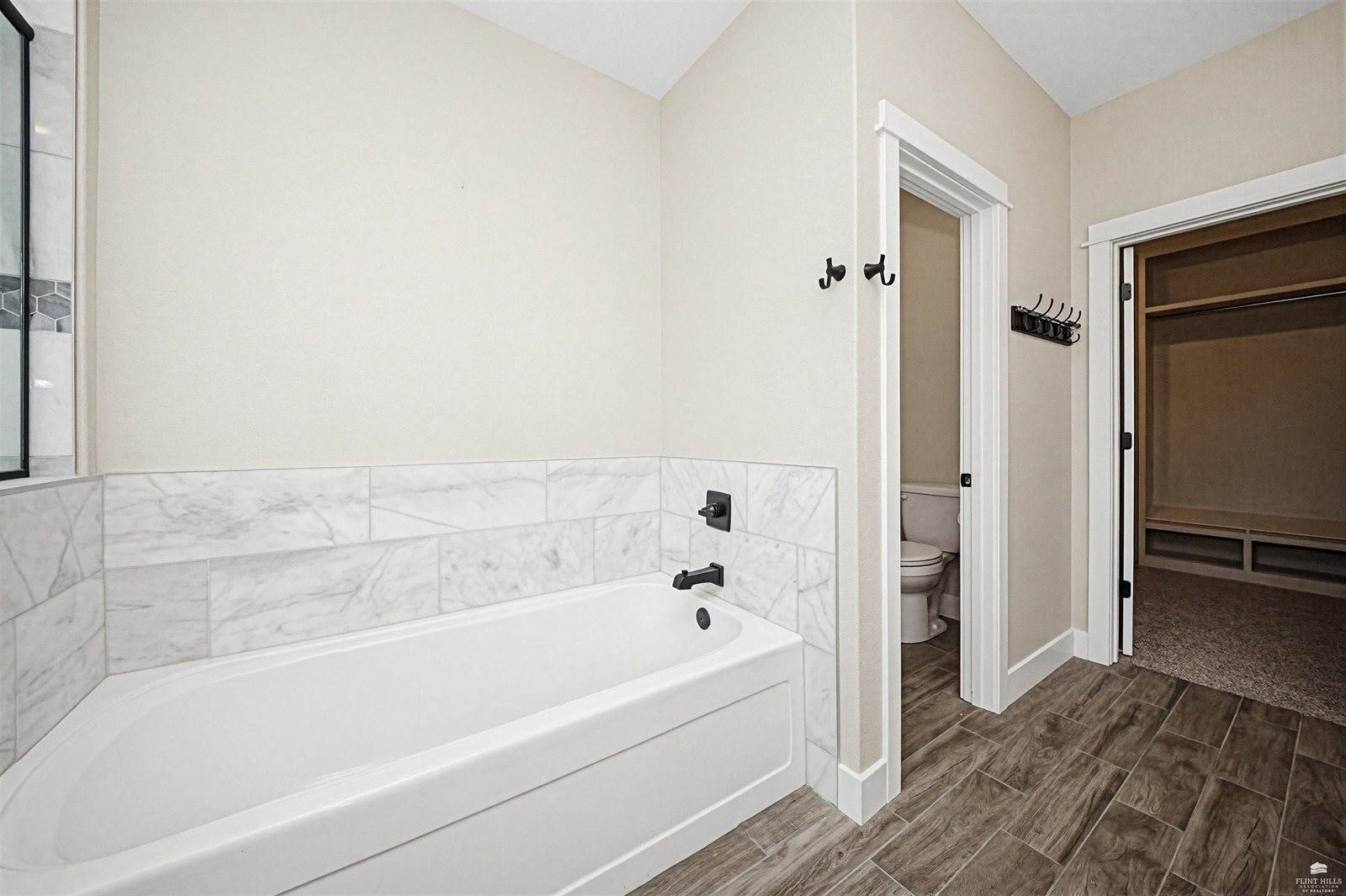 3901 Travers Circle, Manhattan, KS 66503