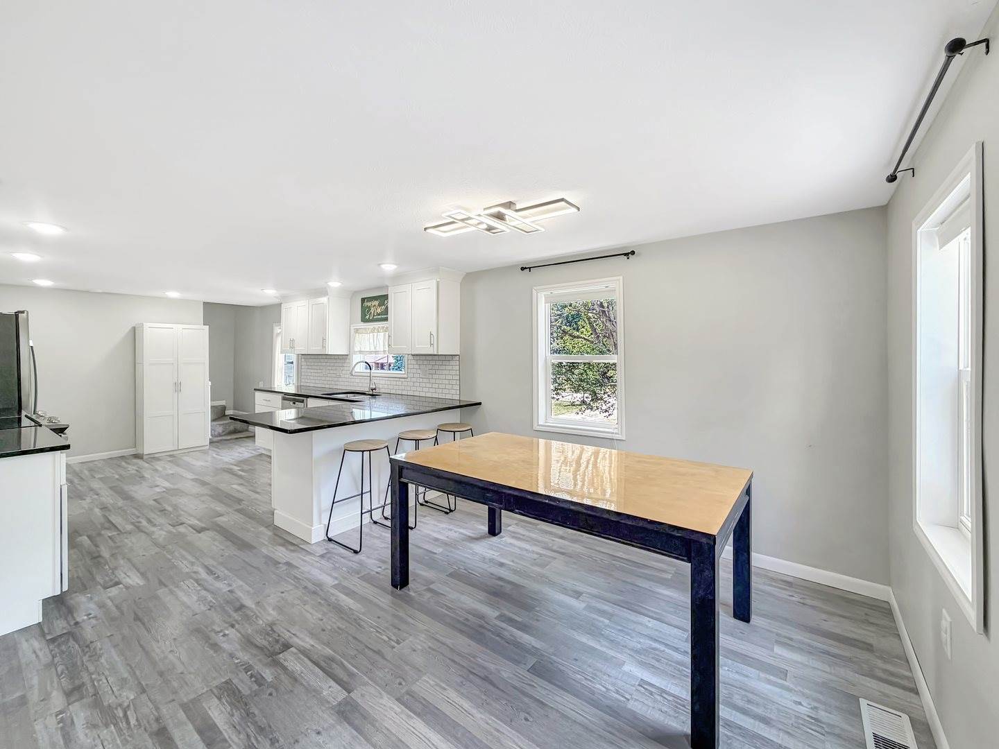 1210 Sun Vu Drive, Freeport, IL 61032
