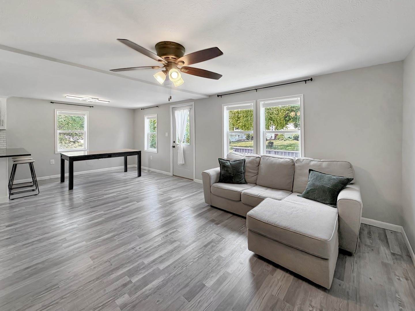 1210 Sun Vu Drive, Freeport, IL 61032