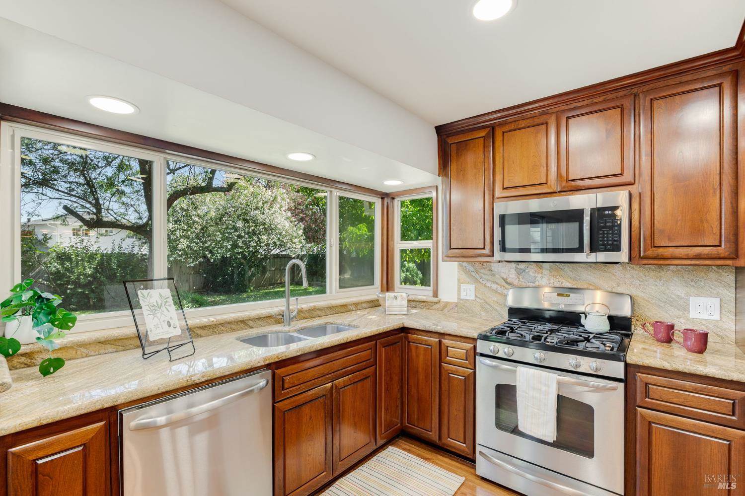 1360 Hemingway Court, Dixon, CA 95620