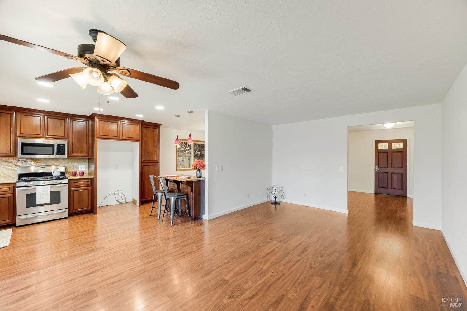1360 Hemingway Court, Dixon, CA 95620