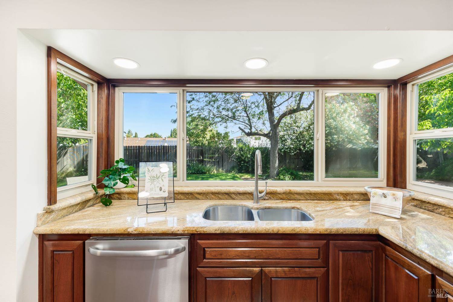 1360 Hemingway Court, Dixon, CA 95620