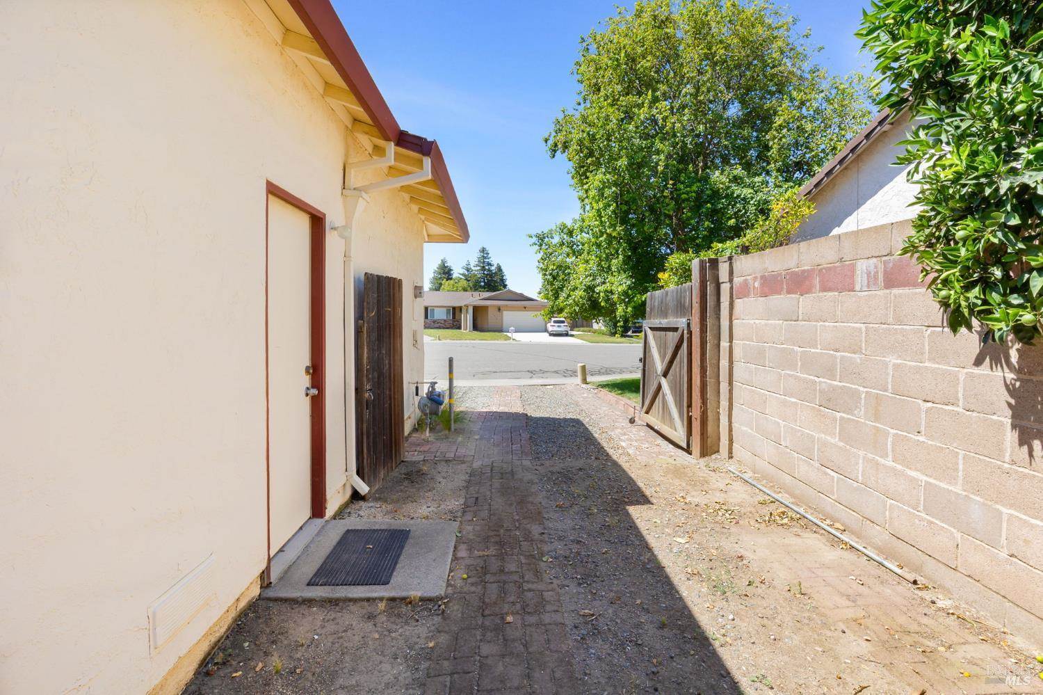 1360 Hemingway Court, Dixon, CA 95620
