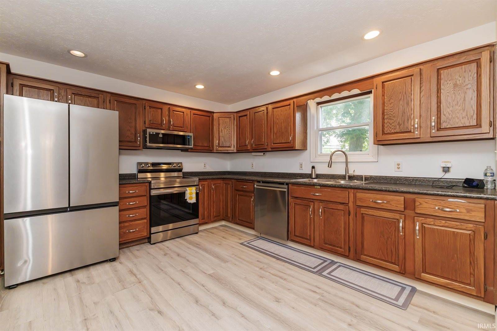 2209 W Woodmont Drive, Muncie, IN 47304