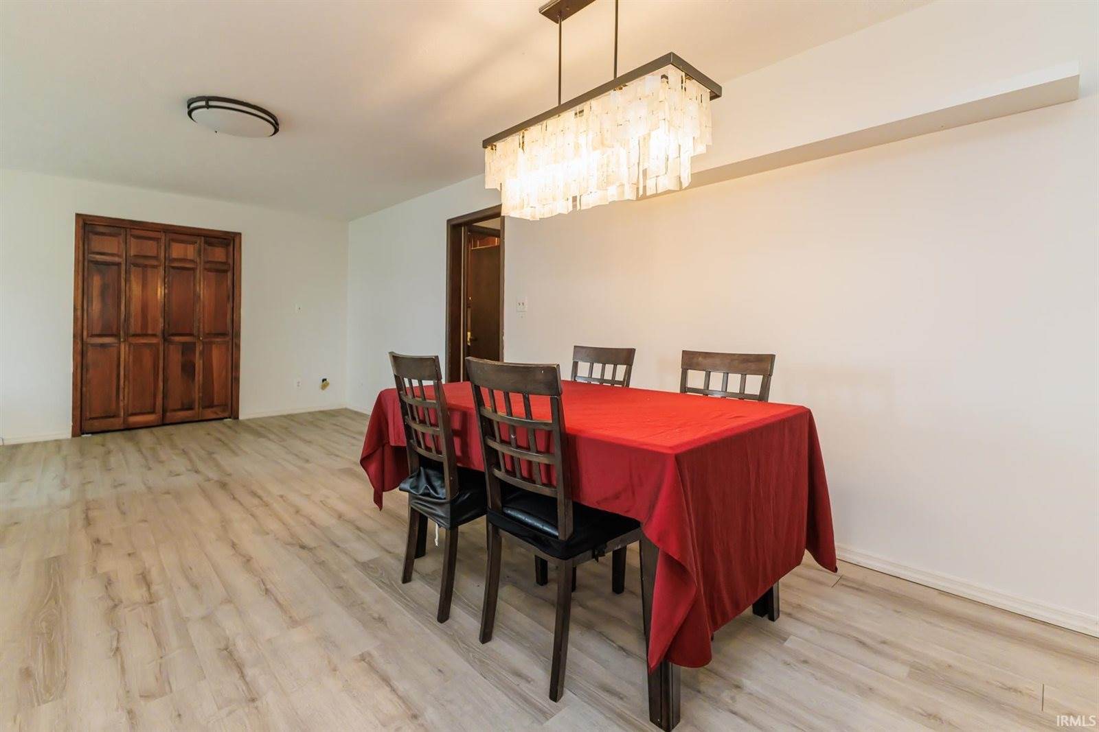 2209 W Woodmont Drive, Muncie, IN 47304