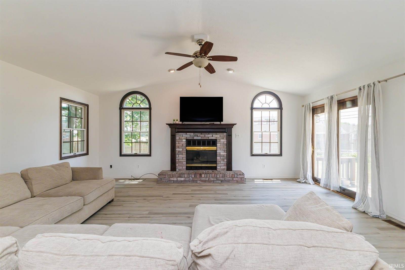 2209 W Woodmont Drive, Muncie, IN 47304