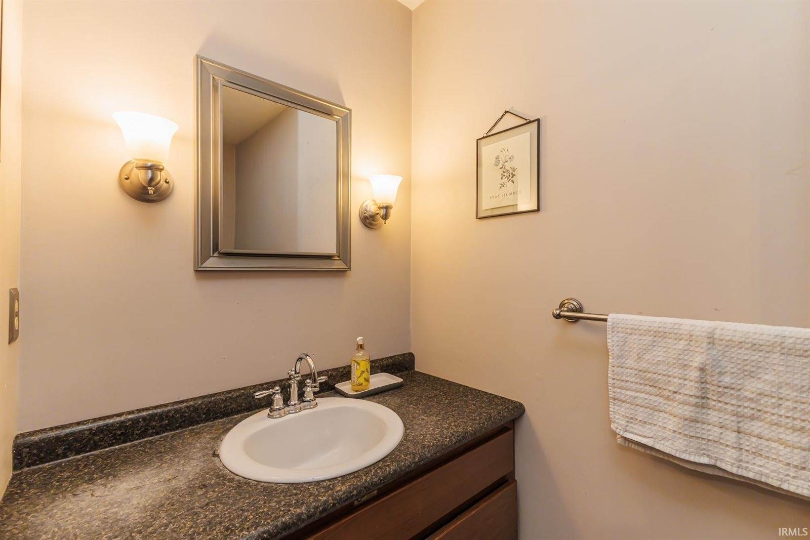 2209 W Woodmont Drive, Muncie, IN 47304