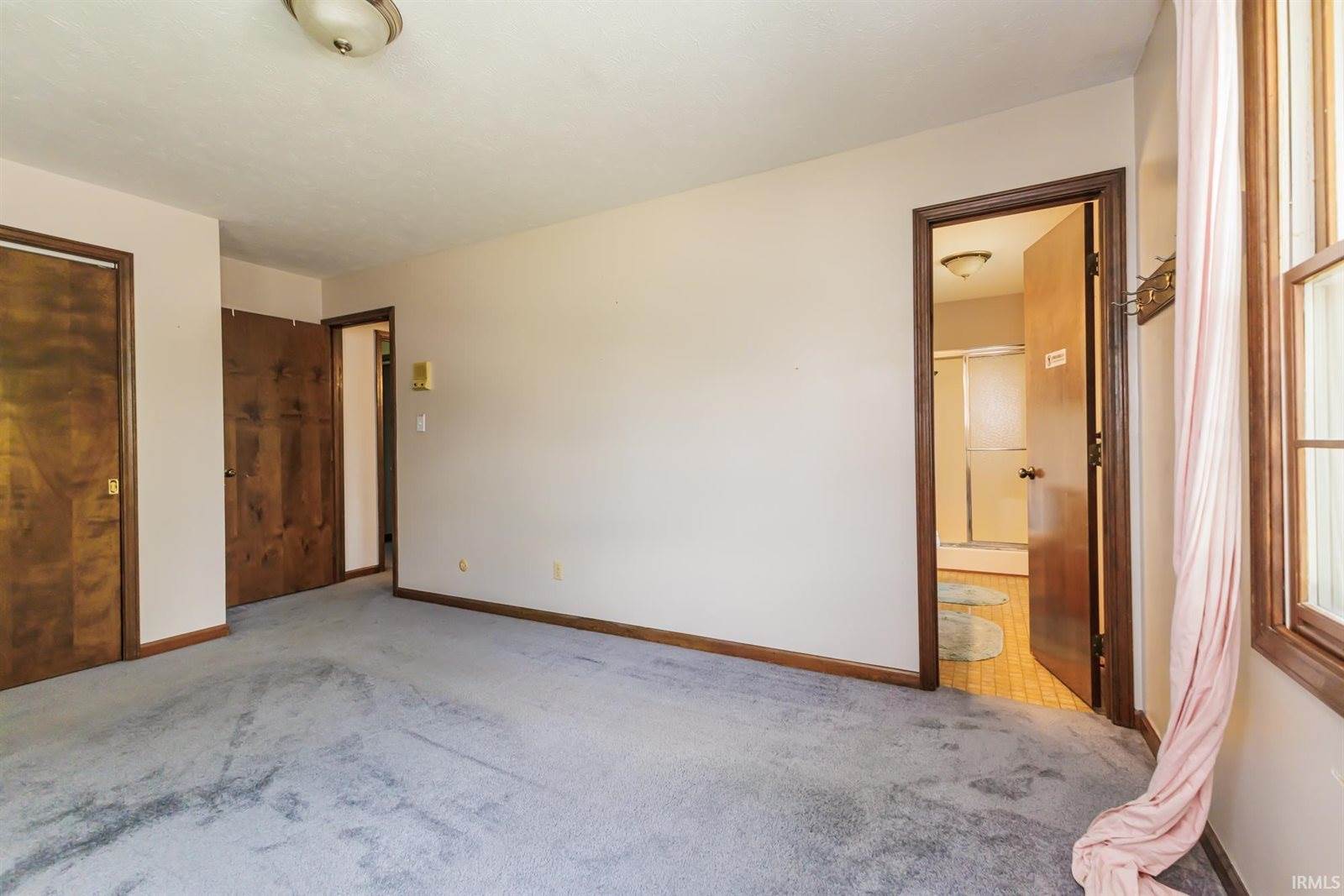 2209 W Woodmont Drive, Muncie, IN 47304