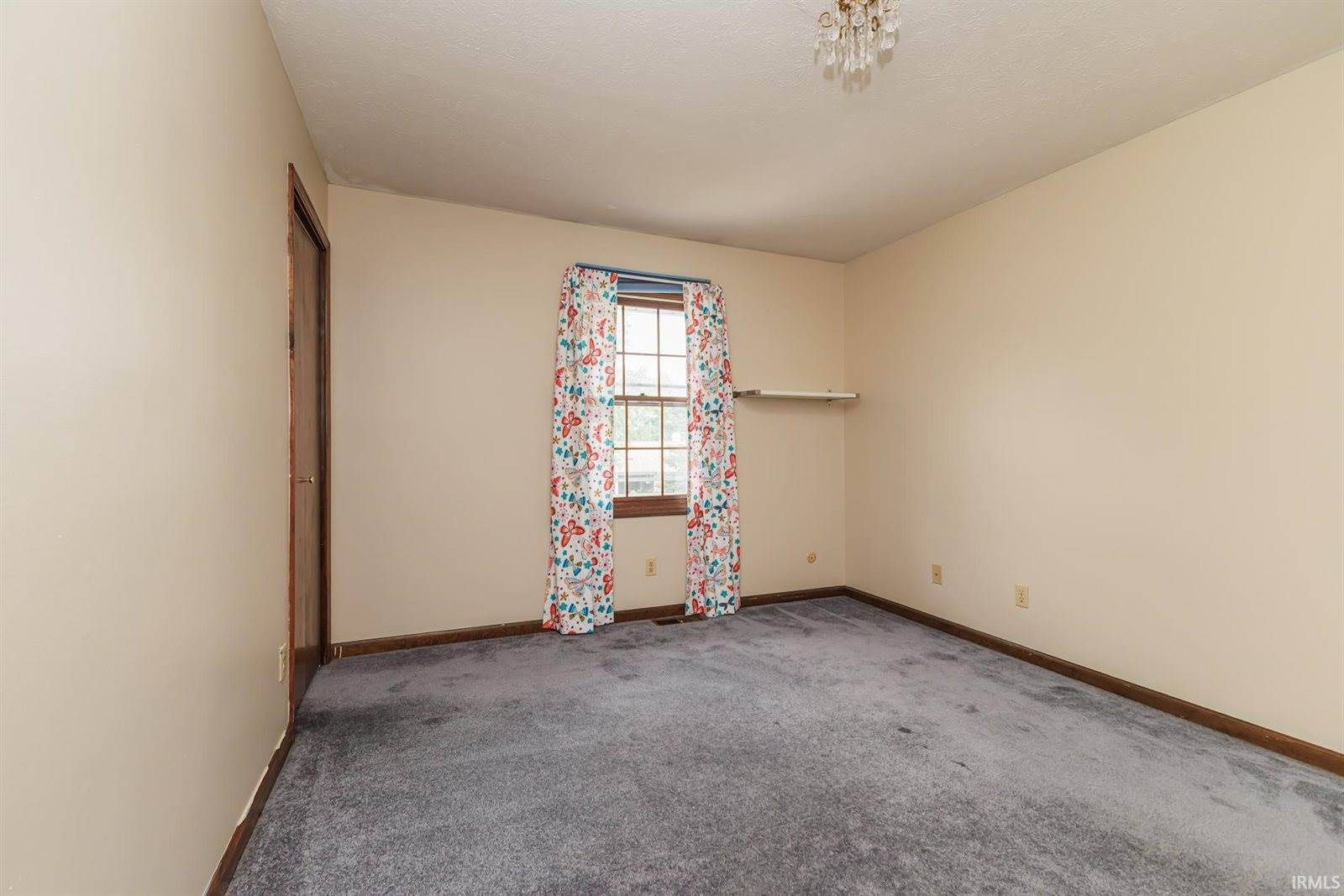 2209 W Woodmont Drive, Muncie, IN 47304