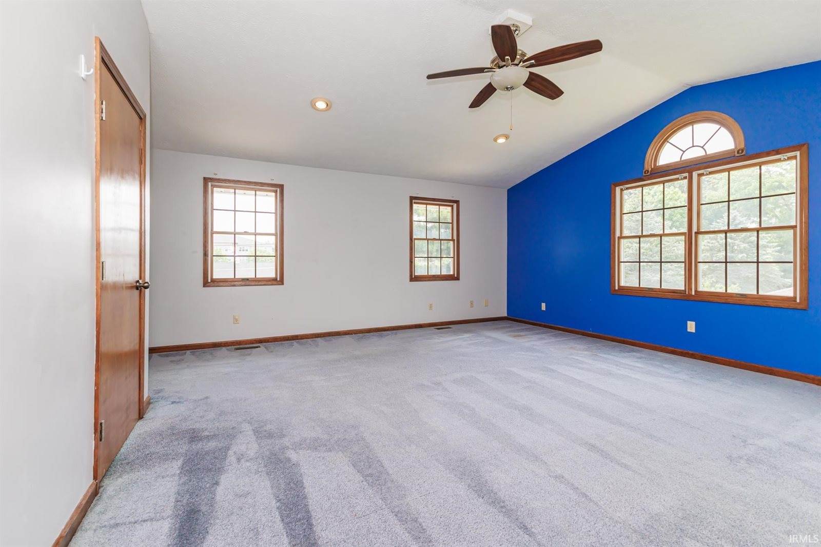 2209 W Woodmont Drive, Muncie, IN 47304