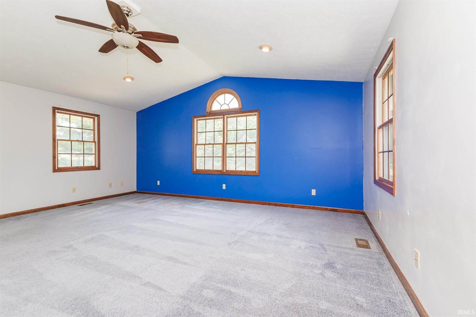 2209 W Woodmont Drive, Muncie, IN 47304