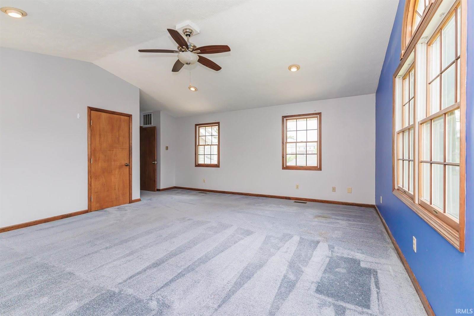 2209 W Woodmont Drive, Muncie, IN 47304