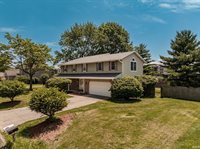 2209 W Woodmont Drive, Muncie, IN 47304