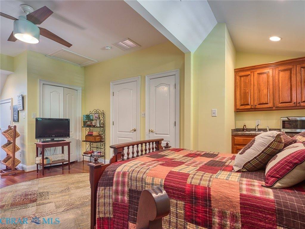11688 River Crest Drive, Gloucester, VA 23061