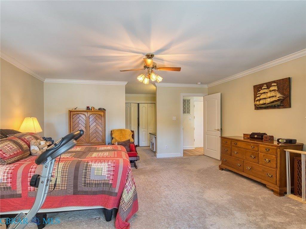 11688 River Crest Drive, Gloucester, VA 23061