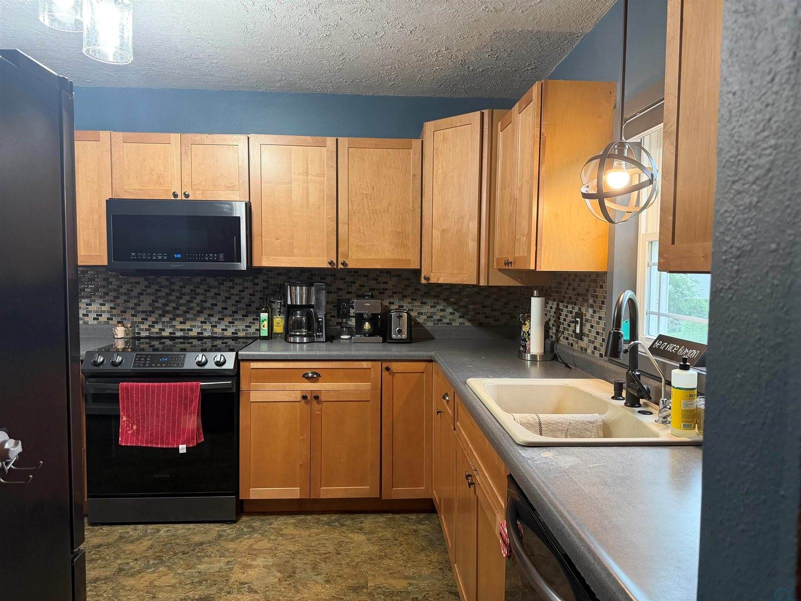 411 N 8th St, Akron, IA 51001