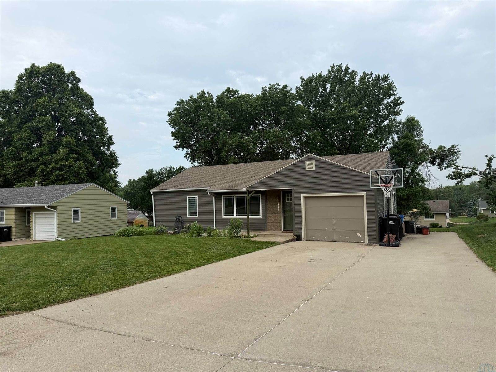 411 N 8th St, Akron, IA 51001