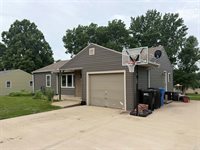 411 N 8th St, Akron, IA 51001