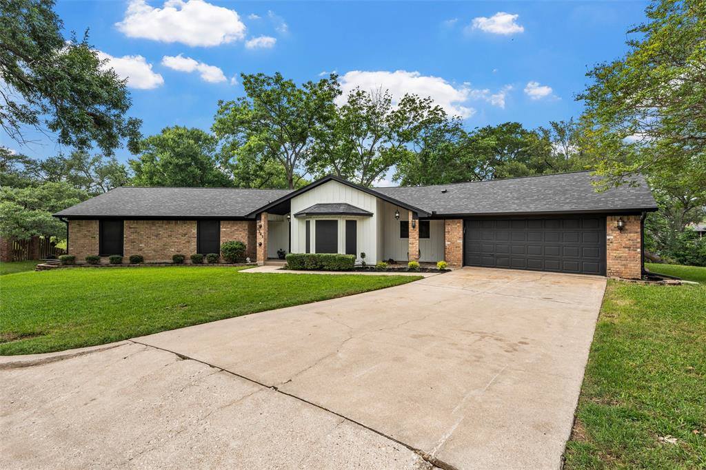 3241 Village Park Drive, Waco, TX 76708
