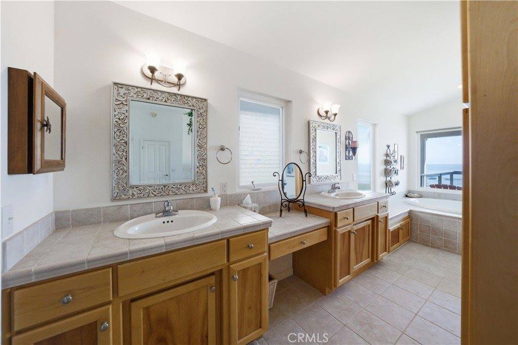 2059 Sherwood Dr Drive, Cambria, CA 93428