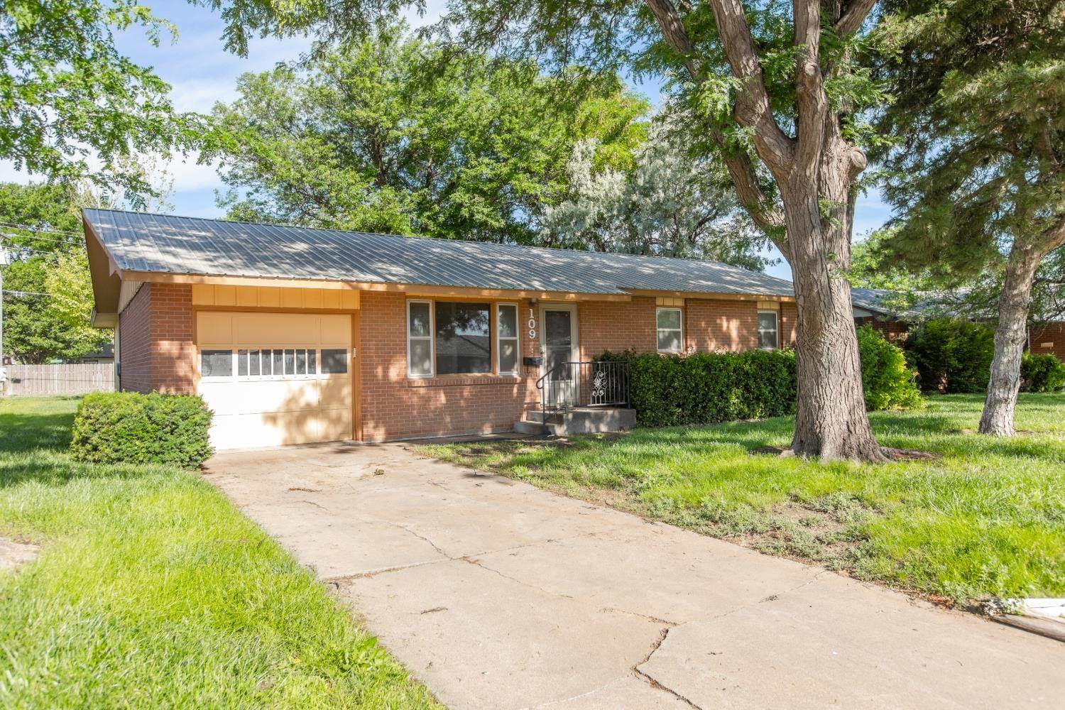 109 South Maxwell, Ulysses, KS 67880