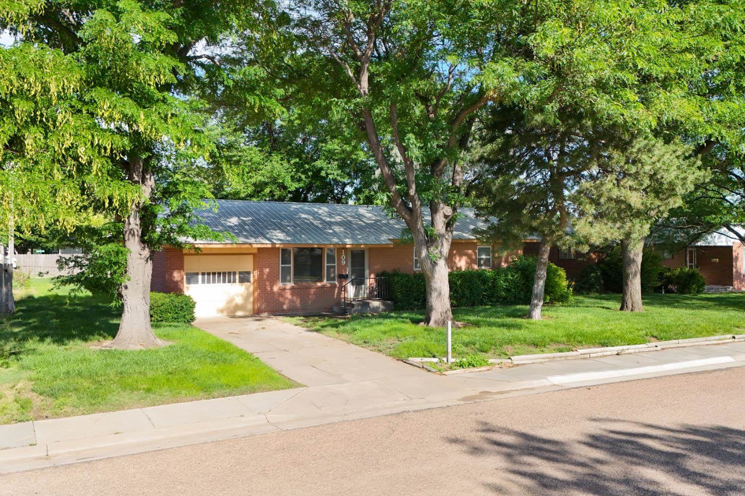 109 South Maxwell, Ulysses, KS 67880