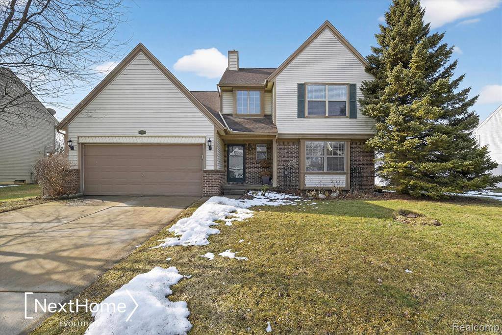 310 Bay Pointe Dr, Belleville, MI 48111
