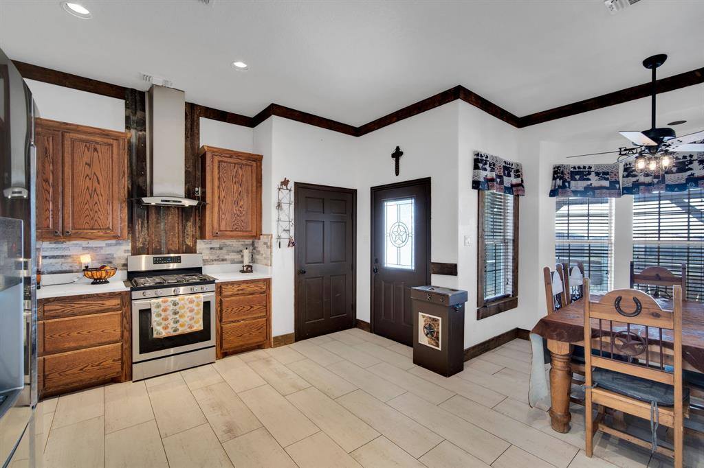1015 Curry Road, Waxahachie, TX 75167