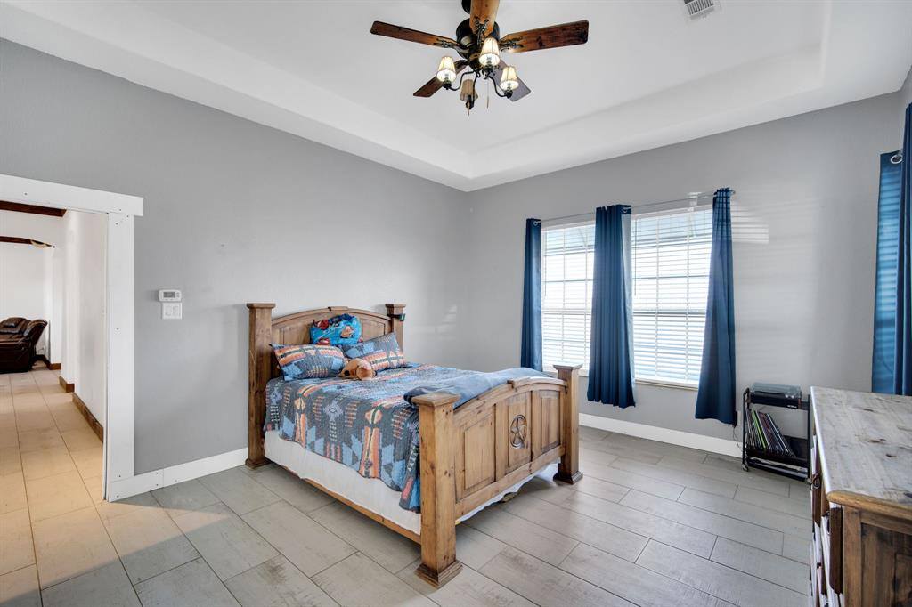 1015 Curry Road, Waxahachie, TX 75167