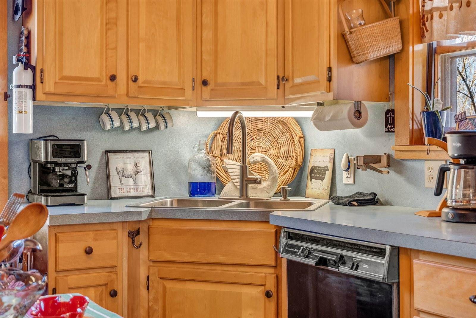 281 Atlantic Road, Swans Island, ME 04685