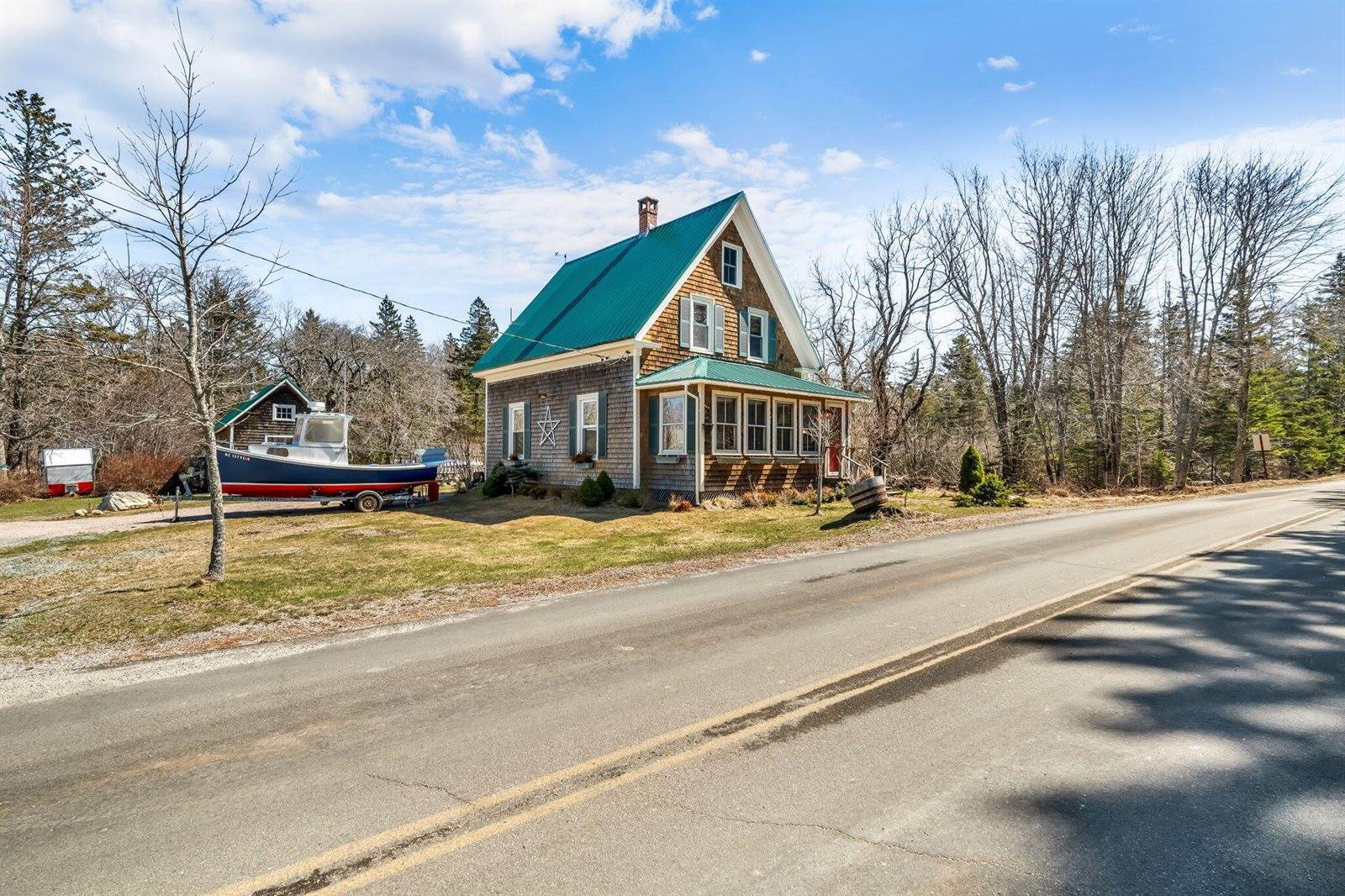 281 Atlantic Road, Swans Island, ME 04685