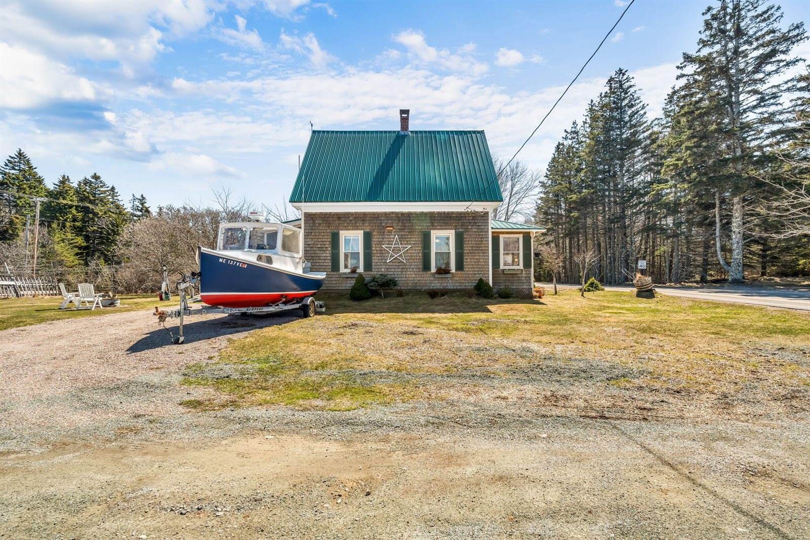 281 Atlantic Road, Swans Island, ME 04685