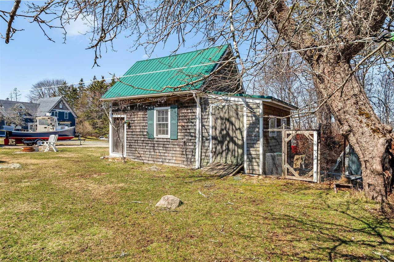 281 Atlantic Road, Swans Island, ME 04685
