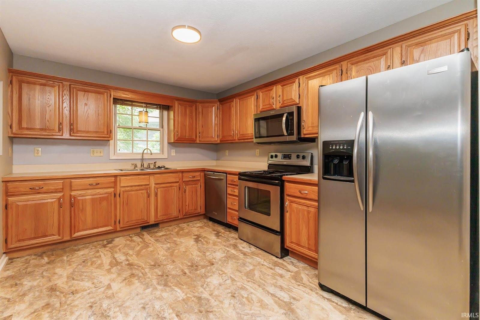 5000 W QUAIL RIDGE Drive, Muncie, IN 47304