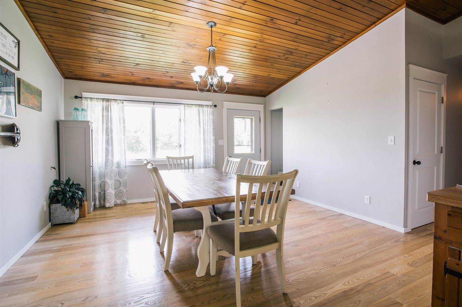 W6833 Ridge Road, Neillsville, WI 54456