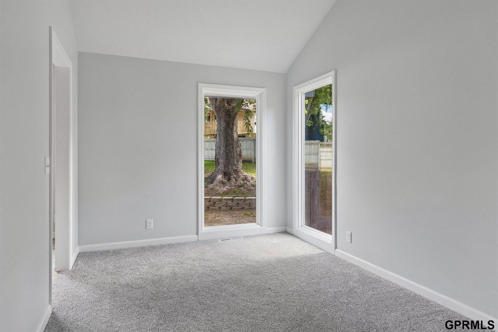 10754 Suffolk Circle, Omaha, NE 68127