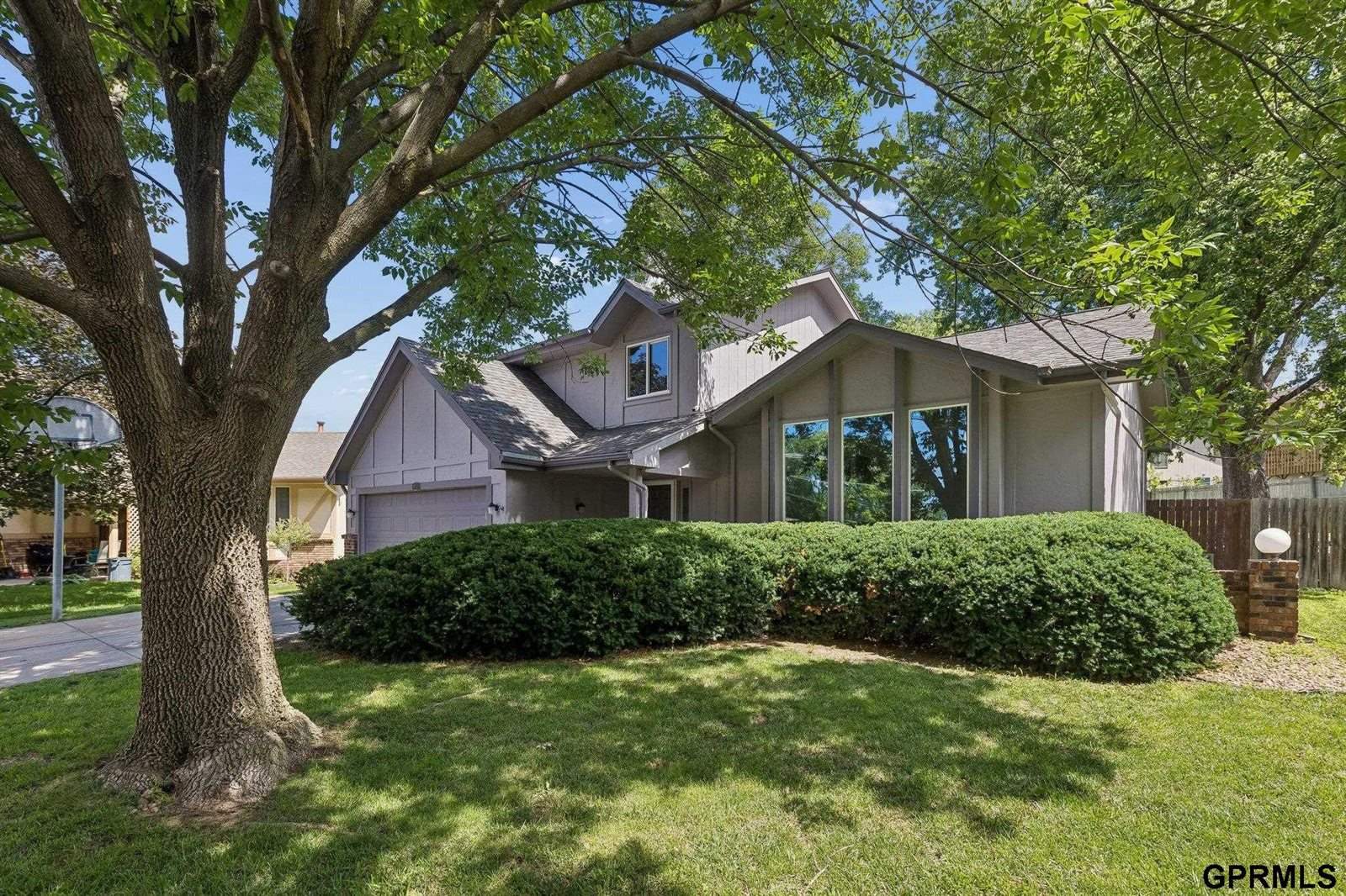 10754 Suffolk Circle, Omaha, NE 68127