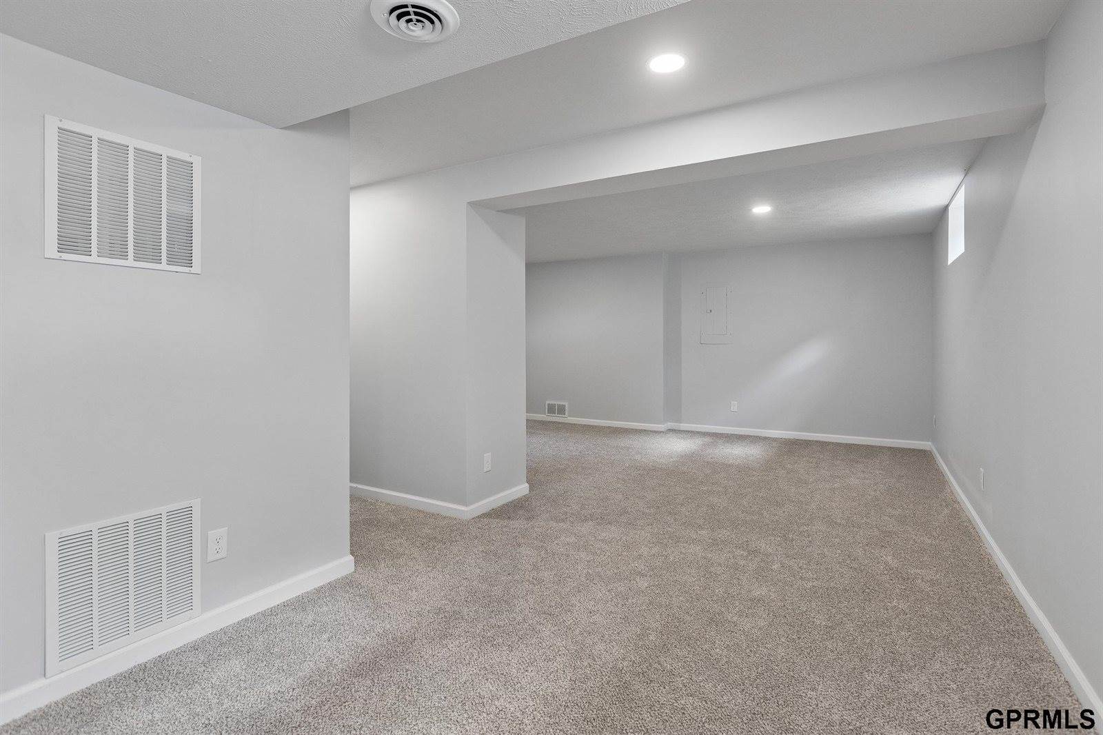 10754 Suffolk Circle, Omaha, NE 68127
