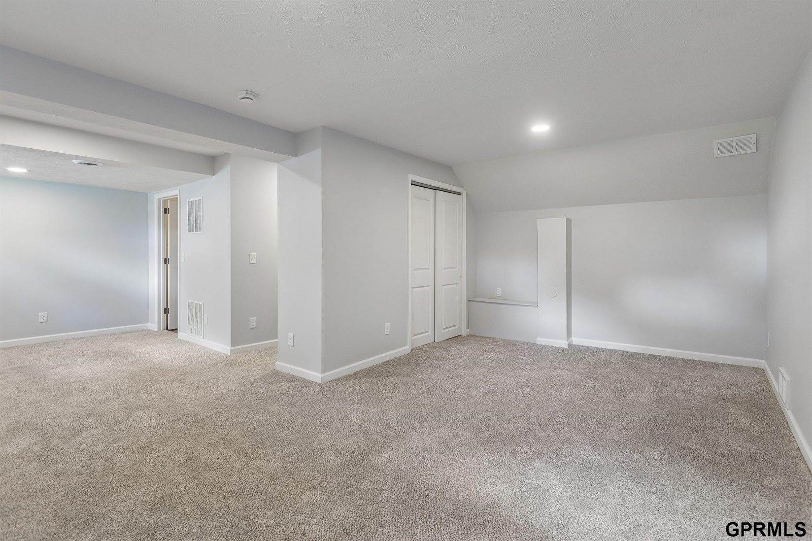10754 Suffolk Circle, Omaha, NE 68127