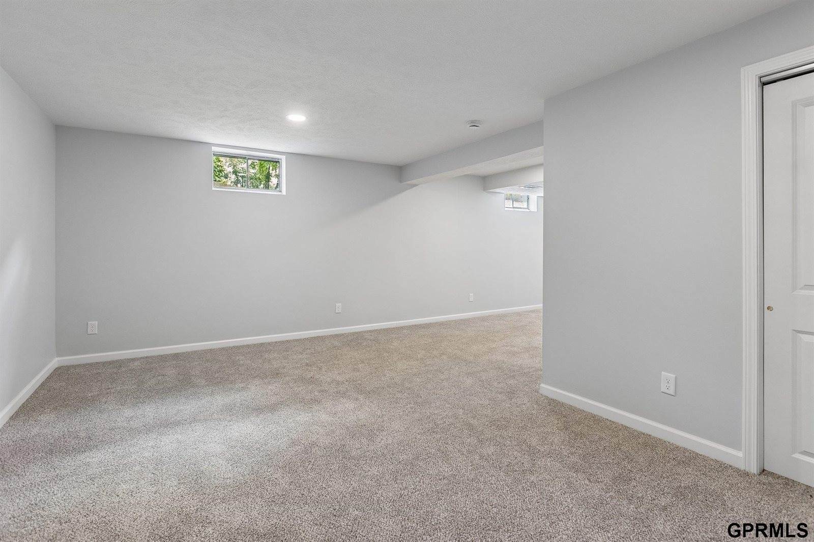 10754 Suffolk Circle, Omaha, NE 68127