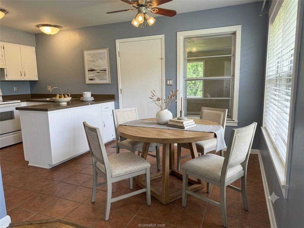 408 Brookside Drive, Bryan, TX 77801