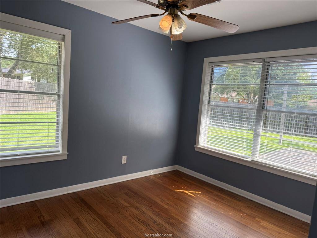 408 Brookside Drive, Bryan, TX 77801