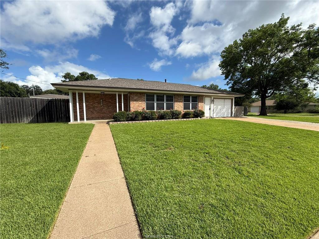 408 Brookside Drive, Bryan, TX 77801