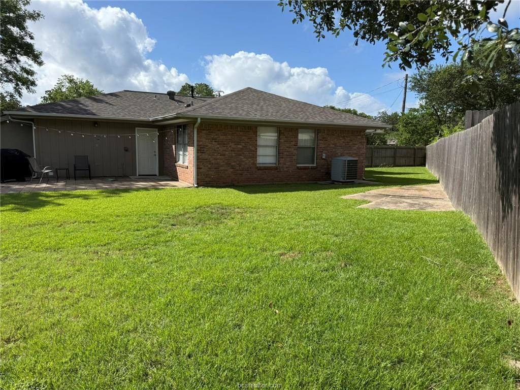 408 Brookside Drive, Bryan, TX 77801